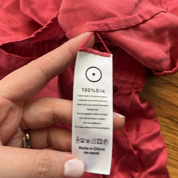 SUNDAY CITIZEN size medium washable silk camisole and short set - Picture 3 of 3